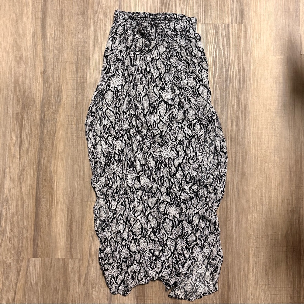 Joe B Monochrome Textured Top